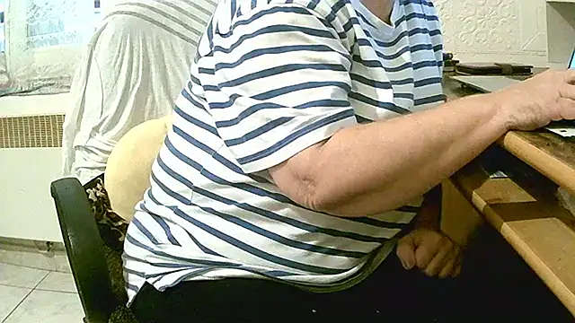 Snapshot of douceur63 chatting on 11-01-25, 11:59 douceur63 online show from 11-01-25, 11:59