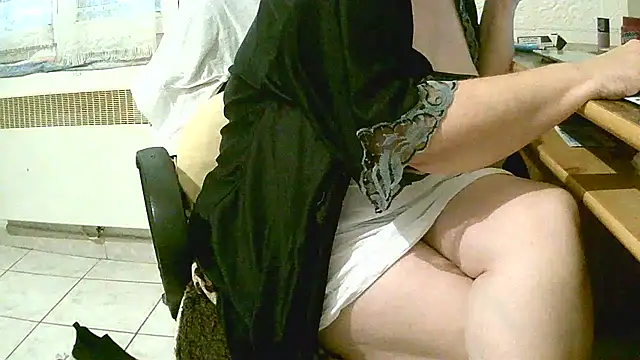 Snapshot of douceur63 chatting on 11-07-25, 11:26 douceur63 online show from 11-07-25, 11:26