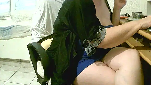 Snapshot of douceur63 chatting on 10-14-25, 11:00 douceur63 online show from 10-14-25, 11:00