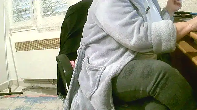 Snapshot of douceur63 chatting on 12-16-25, 11:47 douceur63 online show from 12-16-25, 11:47