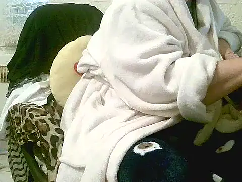 Snapshot of douceur63 chatting on 02-12-26, 11:21 douceur63 online show from 02-12-26, 11:21