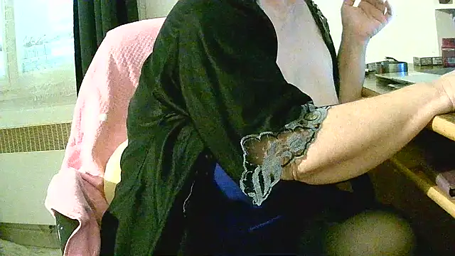 Snapshot of douceur63 chatting on 11-24-25, 11:21 douceur63 online show from 11-24-25, 11:21