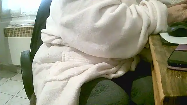 Snapshot of douceur63 chatting on 02-07-26, 11:51 douceur63 online show from 02-07-26, 11:51