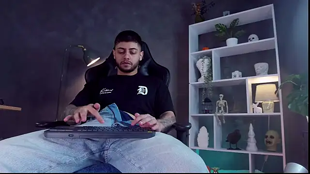 alessandro duty online show from 10-18-25, 04:09