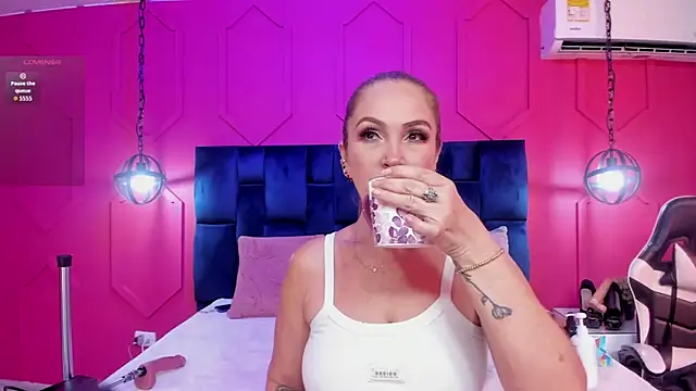 chantall1375 online show from 09-13-25, 11:43