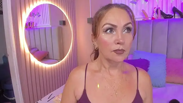 Snapshot of chantall1375 chatting on 03-11-26, 03:33 chantall1375 online show from 03-11-26, 03:33