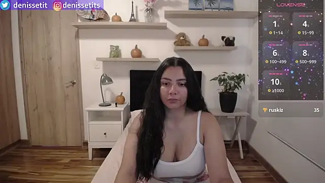 Snapshot of DenisseTits chatting on 10-17-25, 02:19 DenisseTits online show from 10-17-25, 02:19