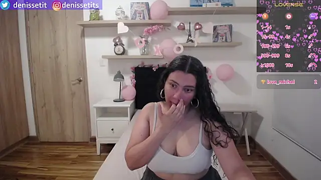 Snapshot of DenisseTits chatting on 04-16-26, 09:39 DenisseTits online show from 04-16-26, 09:39