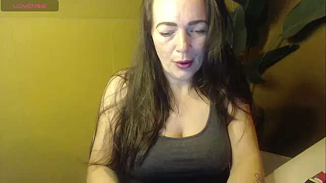 Snapshot of cloe85nl chatting on 02-26-26, 08:14 cloe85nl online show from 02-26-26, 08:14