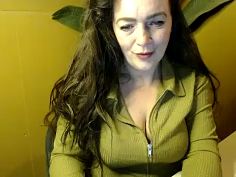 Snapshot of cloe85nl chatting on 02-12-25, 08:59 cloe85nl online show from 02-12-25, 08:59