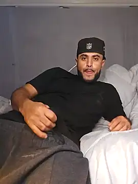 Snapshot of gardy8585 chatting on 12-17-24, 06:53 gardy8585 online show from 12-17-24, 06:53