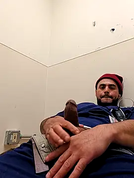 Snapshot of gardy8585 chatting on 11-25-25, 01:22 gardy8585 online show from 11-25-25, 01:22