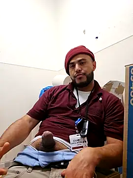 Snapshot of gardy8585 chatting on 11-26-25, 01:44 gardy8585 online show from 11-26-25, 01:44