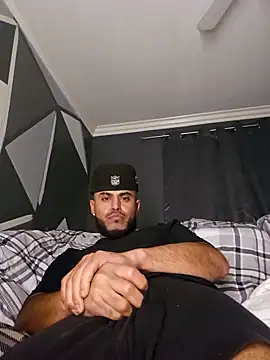 Snapshot of gardy8585 chatting on 12-08-24, 02:09 gardy8585 online show from 12-08-24, 02:09