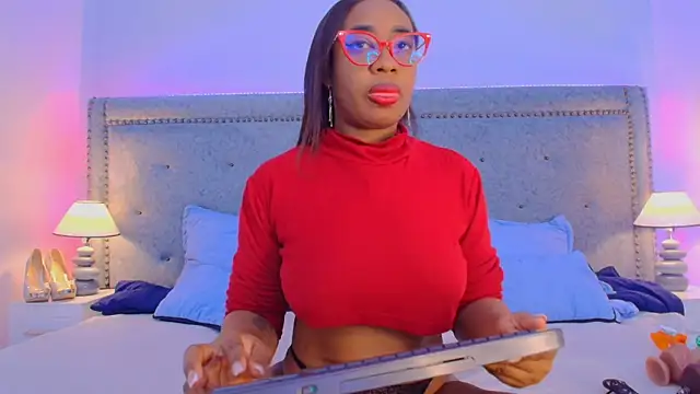 Snapshot of CaseyMoon chatting on 06-19-26, 12:33 CaseyMoon online show from 06-19-26, 12:33