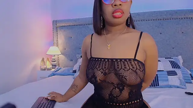 Snapshot of CaseyMoon chatting on 06-17-26, 12:26 CaseyMoon online show from 06-17-26, 12:26