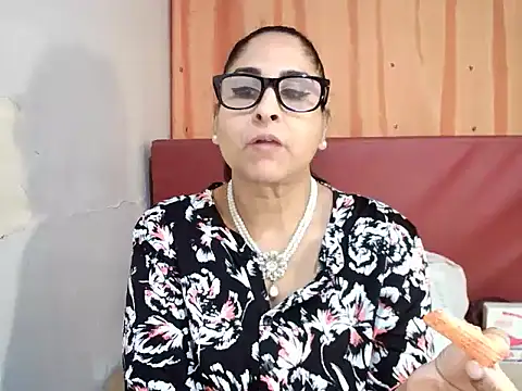 Snapshot of Indiankushy chatting on 09-12-25, 04:40 Indiankushy online show from 09-12-25, 04:40