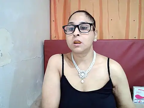 Snapshot of Indiankushy chatting on 10-01-25, 04:33 Indiankushy online show from 10-01-25, 04:33