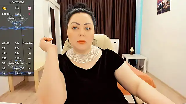 Snapshot of Nina_Hopper chatting on 02-13-25, 12:11 Nina Hopper online show from 02-13-25, 12:11