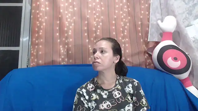 Snapshot of Venusluxodomme chatting on 02-15-26, 02:23 Venusluxodomme online show from 02-15-26, 02:23