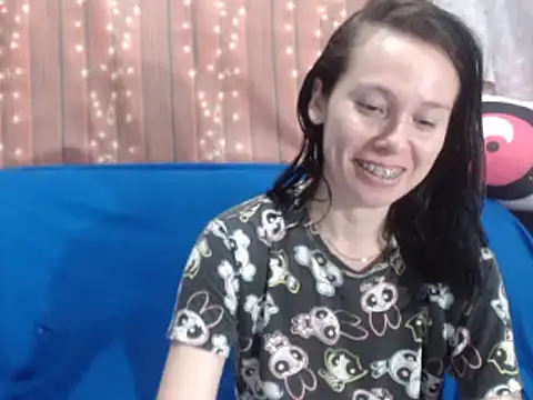 Snapshot of Venusluxodomme chatting on 02-16-26, 03:27 Venusluxodomme online show from 02-16-26, 03:27