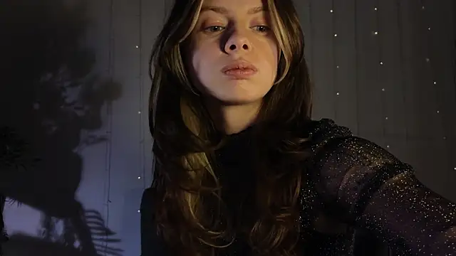 Snapshot of MelodyKey chatting on 03-05-25, 01:28 MelodyKey online show from 03-05-25, 01:28