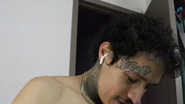 trieone online show from 10-22-25, 01:38