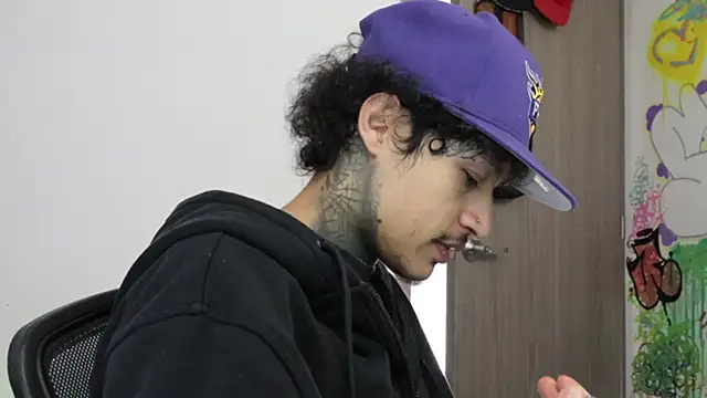 trieone online show from 02-11-26, 01:22