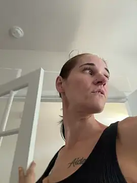 lolabunny9 online show from 10-25-25, 05:46