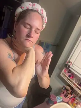 lolabunny9 online show from 06-19-26, 04:35