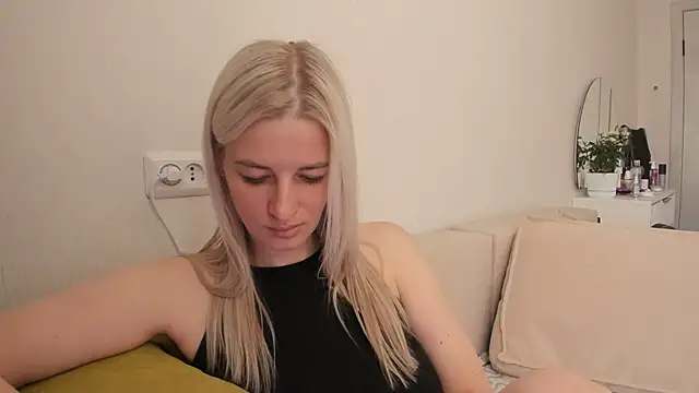 Snapshot of HILT_ON chatting on 09-23-25, 03:35 HILT ON online show from 09-23-25, 03:35