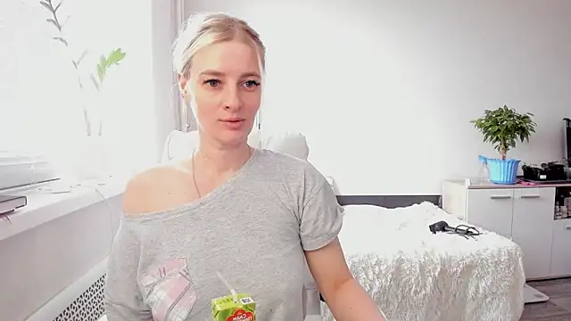 Snapshot of HILT_ON chatting on 03-21-25, 04:06 HILT ON online show from 03-21-25, 04:06