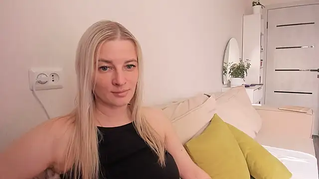 Snapshot of HILT_ON chatting on 10-21-25, 05:07 HILT ON online show from 10-21-25, 05:07