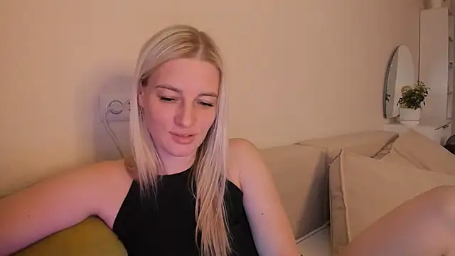 Snapshot of HILT_ON chatting on 10-12-25, 11:22 HILT ON online show from 10-12-25, 11:22