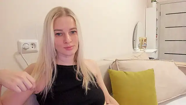 Snapshot of HILT_ON chatting on 10-29-25, 03:27 HILT ON online show from 10-29-25, 03:27