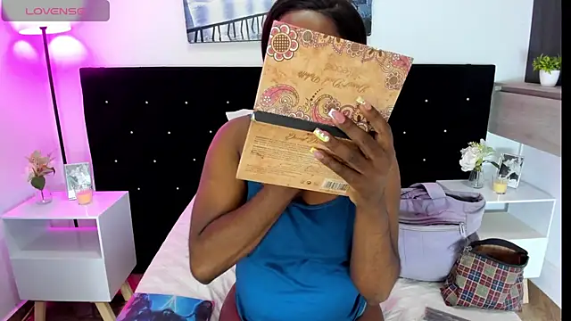 Snapshot of cristaaalclocks1 chatting on 07-20-26, 01:02 cristaaalclocks1 online show from 07-20-26, 01:02