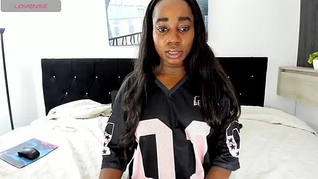 Snapshot of cristaaalclocks1 chatting on 07-11-26, 02:28 cristaaalclocks1 online show from 07-11-26, 02:28