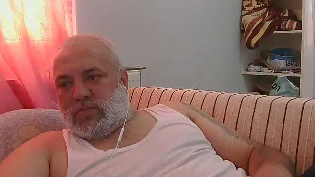 Snapshot of husoizmir chatting on 07-05-26, 11:17 husoizmir online show from 07-05-26, 11:17