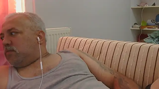 Snapshot of husoizmir chatting on 07-25-26, 12:11 husoizmir online show from 07-25-26, 12:11