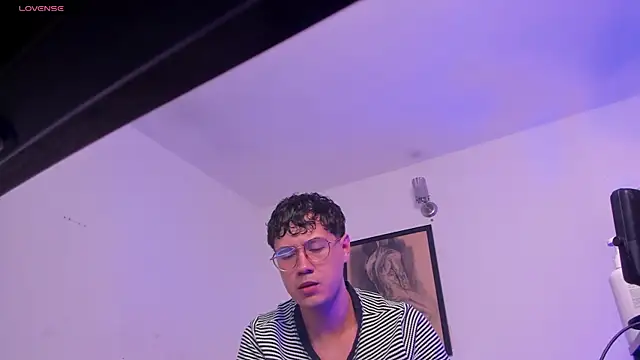 LeaneSeb online show from 12-16-25, 07:07