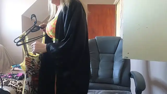 hollyjanesmith online show from 03-05-26, 12:24