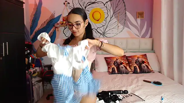 LinzyBaner online show from 12-17-24, 12:56