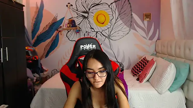 LinzyBaner online show from 02-06-25, 11:37