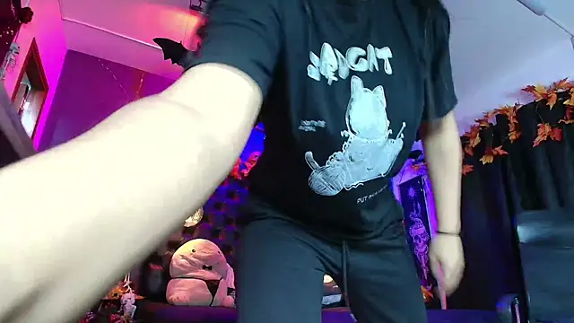 Snapshot of AlexHoe_ chatting on 09-23-25, 08:38 AlexHoe online show from 09-23-25, 08:38