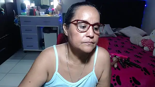 Snapshot of pervert_mommy_ chatting on 07-06-26, 03:03 pervert mommy online show from 07-06-26, 03:03