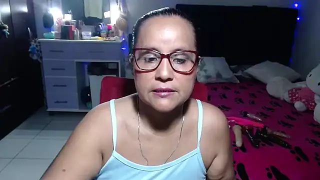Snapshot of pervert_mommy_ chatting on 07-06-26, 09:38 pervert mommy online show from 07-06-26, 09:38