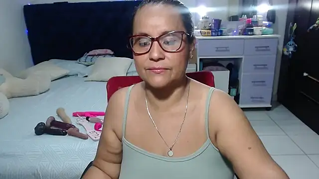pervert mommy  online show from 05-11-26, 10:38