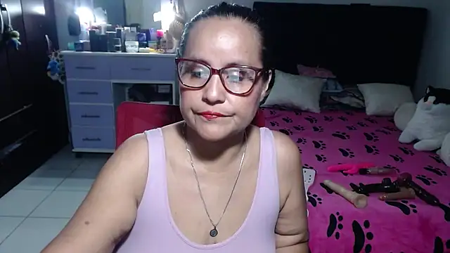 Snapshot of pervert_mommy_ chatting on 07-08-26, 09:43 pervert mommy online show from 07-08-26, 09:43