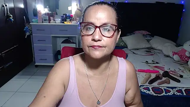Snapshot of pervert_mommy_ chatting on 06-22-26, 11:40 pervert mommy online show from 06-22-26, 11:40