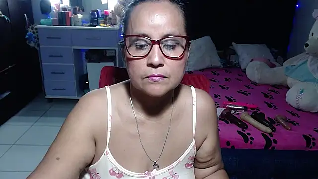 Snapshot of pervert_mommy_ chatting on 07-04-26, 09:59 pervert mommy online show from 07-04-26, 09:59